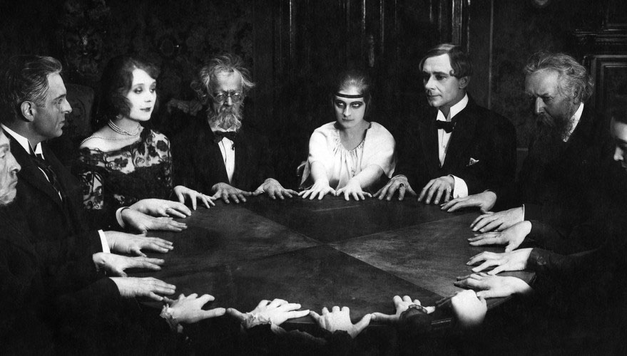 seance in 'Dr. Mabuse, der Spieler' a 1922 film